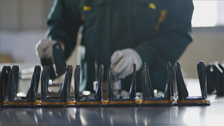 Tired of Frequent Caster Failures? Mingwei: Choosing Right Beats Replacing Often