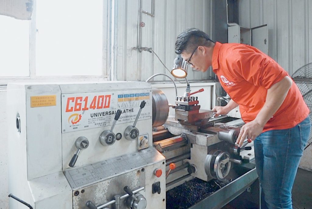 Universal lathe